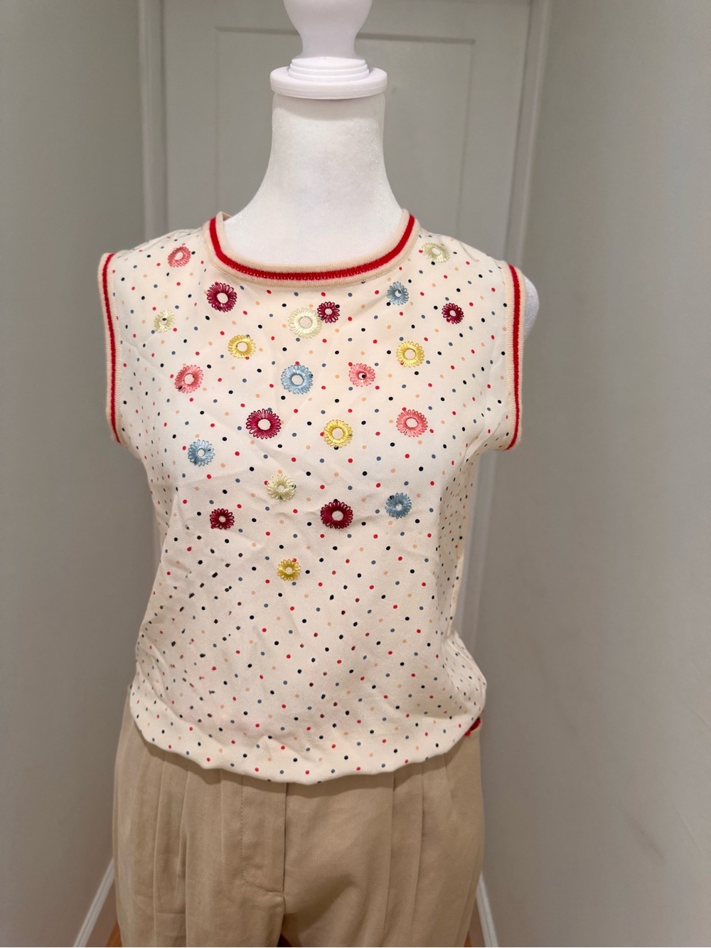 CHANEL Cream Embroidered Polka-Dot Sleeveless Top with Red Trim